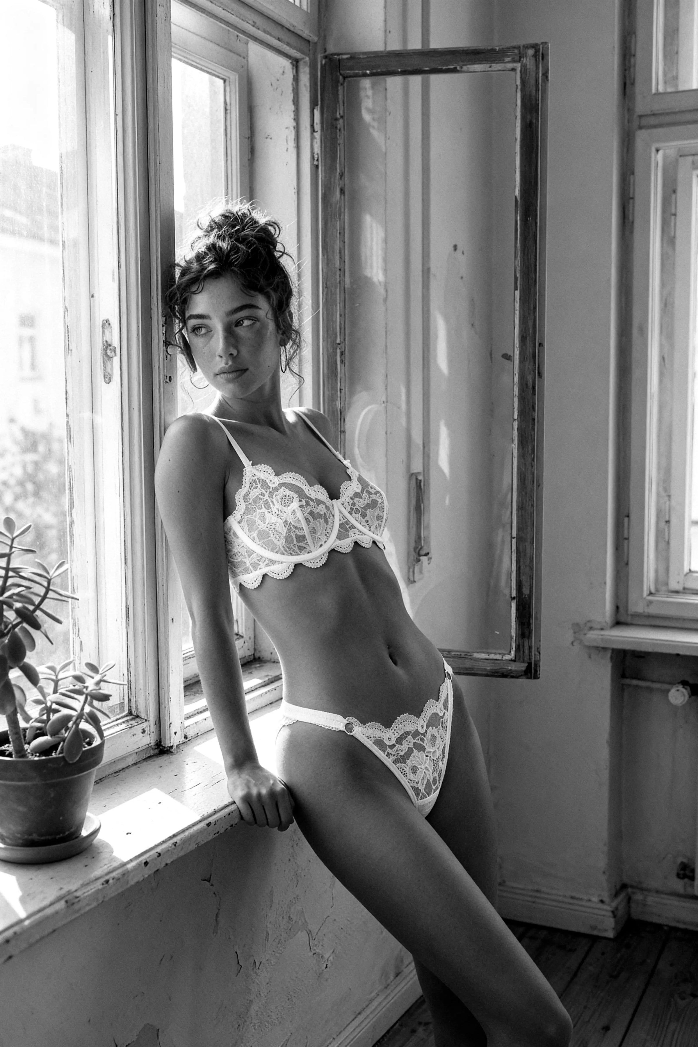 Pure Lace Elegance Lingerie Set - White